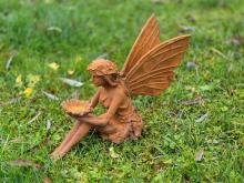 Gusseisen Elfe mit Schale