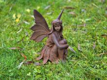 Gusseisen Elfe "Sitzend"