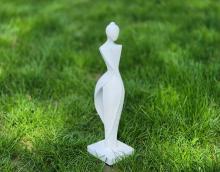 Frauen Skulptur "Swing"