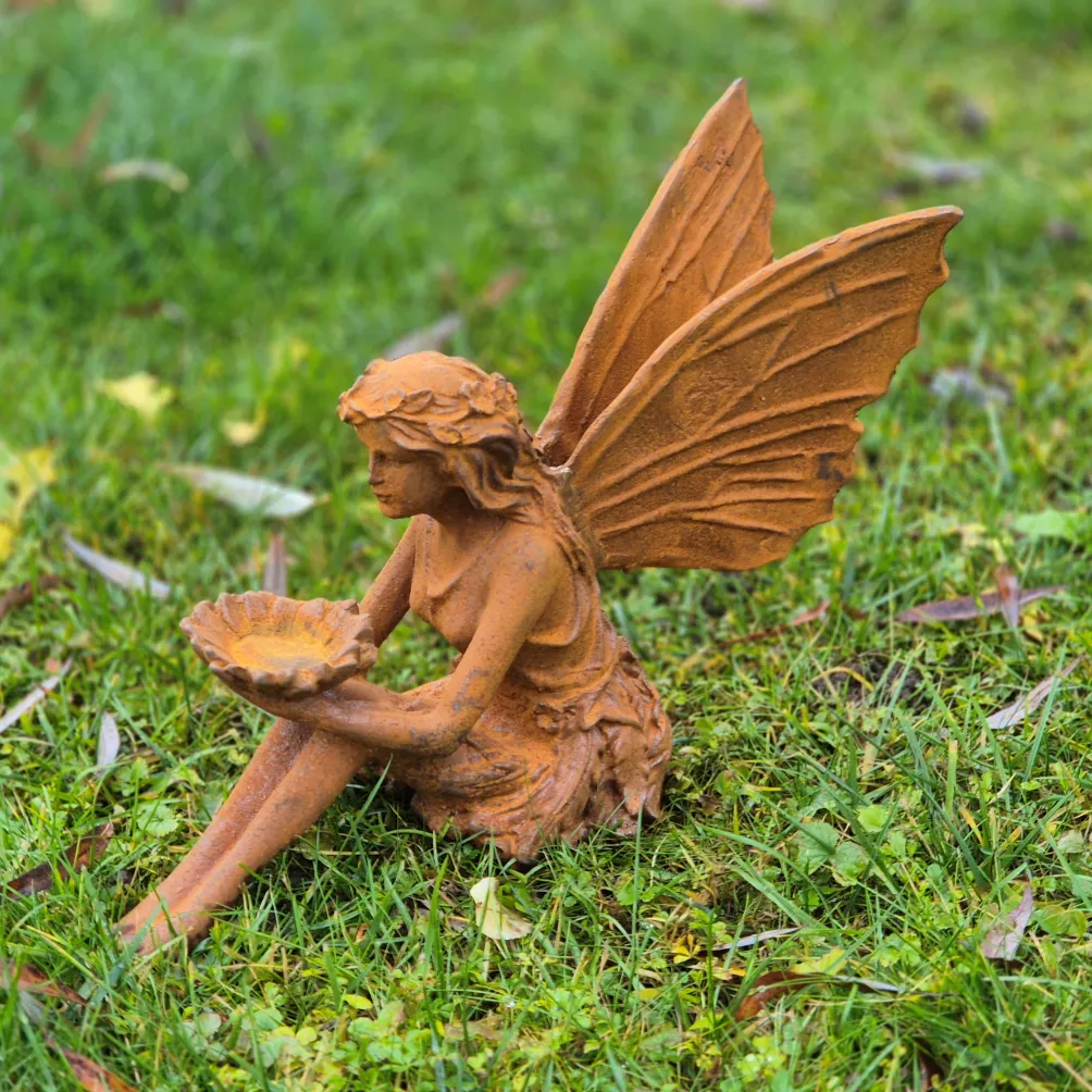 Gusseisen Elfe mit Schale