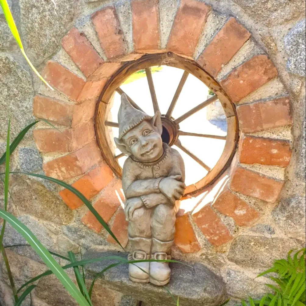 Steinguss Treppenstufenhocker Blick rechts Fiona Scott