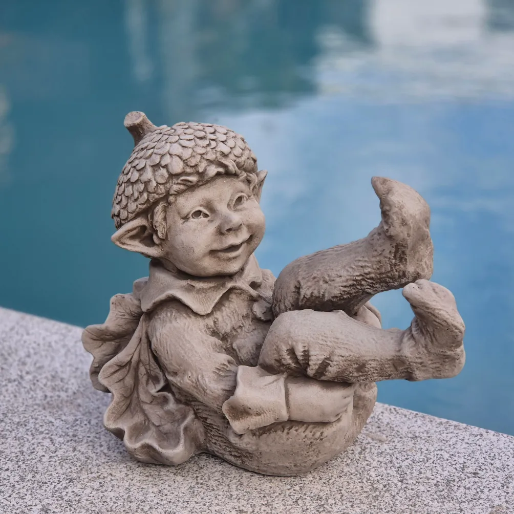 Steinguss  "Acorn" kleiner Baumelf