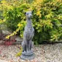 Gusseisen Whippet sitzend